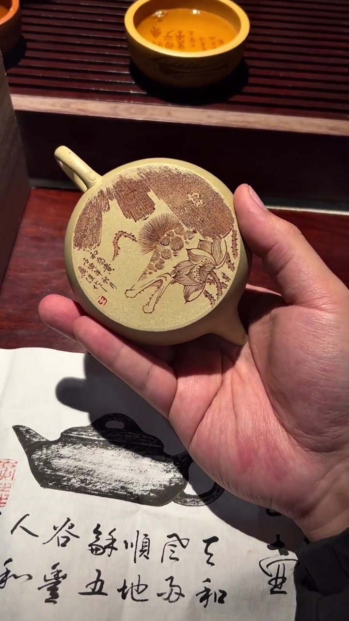 王广佳 全手工 扁玉壶 原矿本山绿泥 刻绘荷花鳜鱼“和为贵” 紫砂壶 器物之美 紫砂收藏