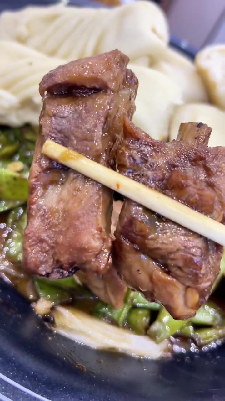 老边饺子馆,杀猪肉和锅包肉你更喜欢吃哪个?2024先吃为敬 纯纯东北味儿 年夜饭安排得明明