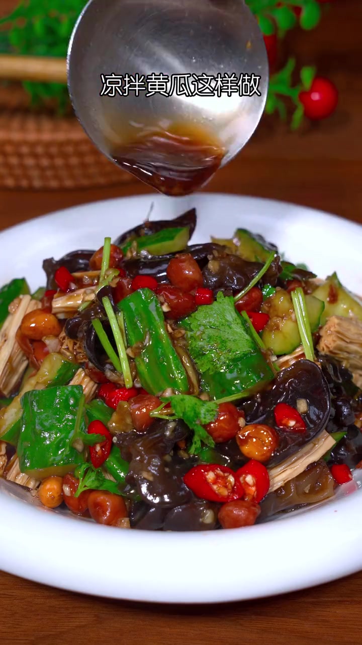 年夜饭上受欢迎的凉拌黄瓜做法,清脆爽口比大鱼大肉还好吃 凉拌黄瓜