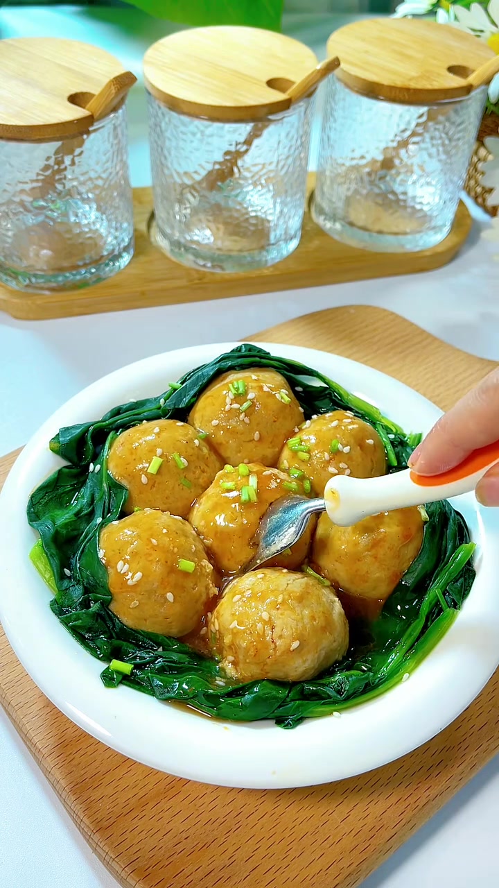 12月龄宝宝辅食|莲藕蒸肉丸子 一入秋冬季节,我就经常给我家孩子做这个莲藕蒸肉丸子,软嫩多