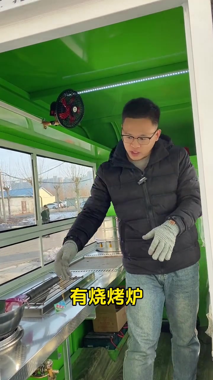 加钱加钱加钱!一个三轮车做好最后算价格要一万多了!但是车也是真好!炸串、烧烤、铁板烧、炒菜