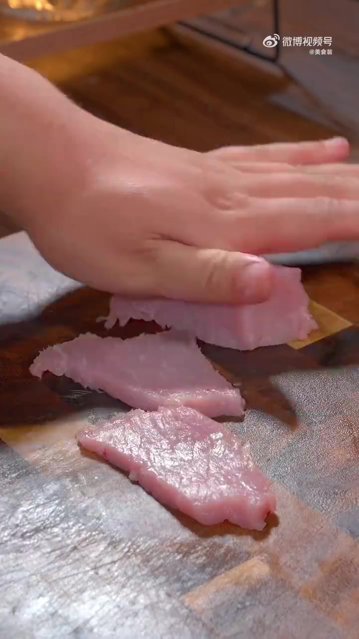 网红打卡地辽宁杠杠滴 年夜饭上的锅包肉,炸出来不酥脆,是用面粉还是淀粉,还有糖醋汁比例,都