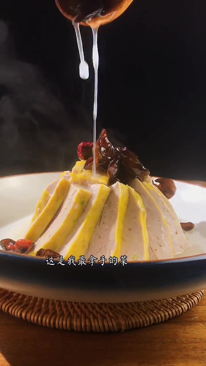 舌尖上的武汉 家乡味道永远是最难忘的。这是湖北非常有名的一道菜,有人喜欢吗(美食翁)武汉美