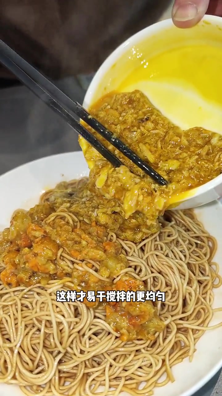 两个人100多就可以在南京东步行街吃到蟹黄面和老上海炸猪排啦!人气美食 吃美食搜食物主义 