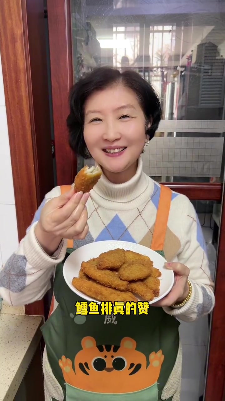 鳕鱼排 大人小孩都爱吃 外酥里嫩,里面是满满的鳕鱼肉 好吃到停不下来