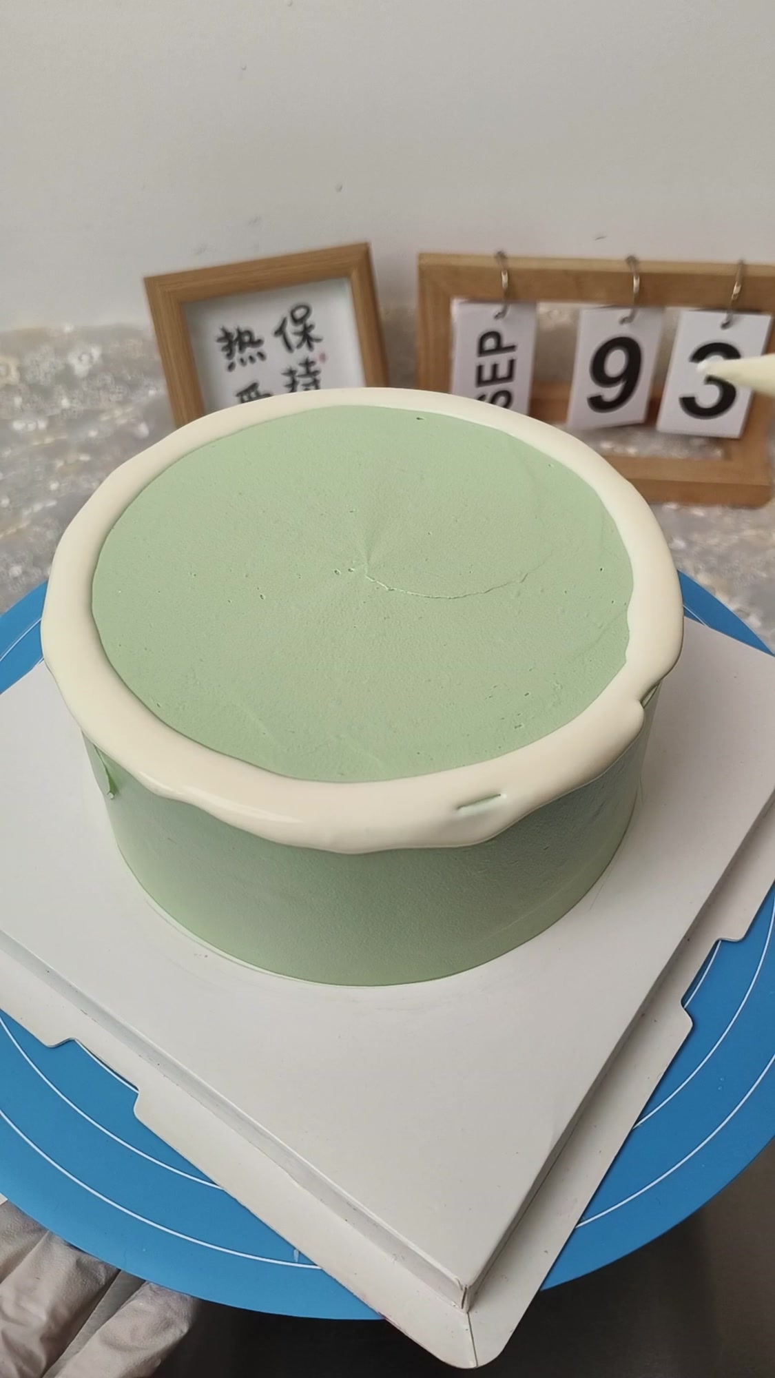 绿色简约淋面蛋糕,简单易上手。