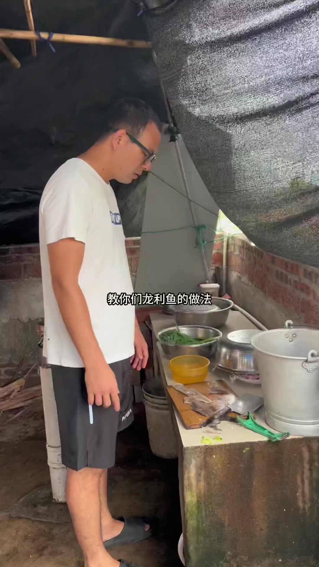 对上班族来说周末煎一条鱼干送白粥,也是一种释放,毕竟吃到的是家乡的味道!能满足游子对家乡的