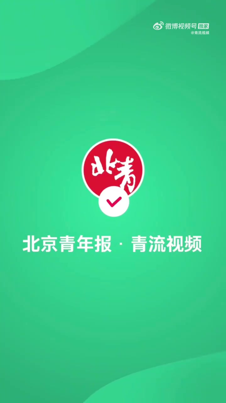 「“清澈的爱只为中国”壁纸女孩回应:已当屏保近四年,从未更换「心」」清澈的爱只为中国壁纸女