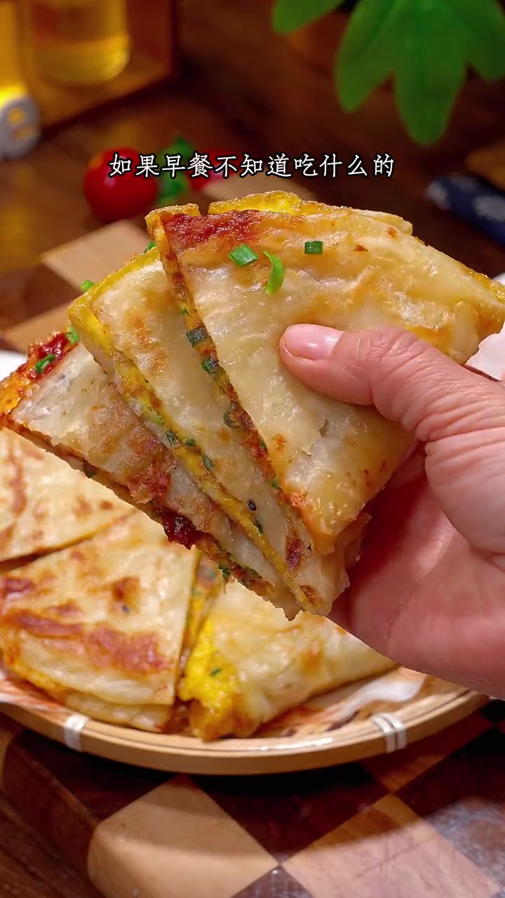 孩子放寒假了不知道吃什么早餐,就做这个 黄油手抓饼,好吃好做又简单 鸡蛋饼 早餐饼
