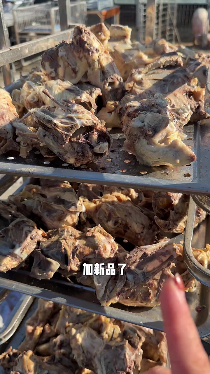 纯肉泥拌粮吃嘎嘎好,毛孩子一吃一个不吱声