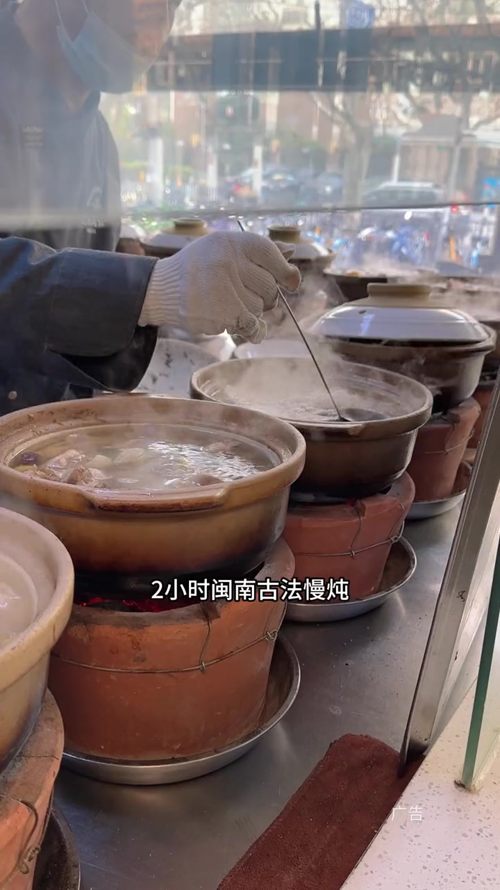 在上海也能感受正经的九米羊肉炉 就爱这一口暖呼呼美食 羊肉炉 冬天的美食还得是羊汤 大口吃