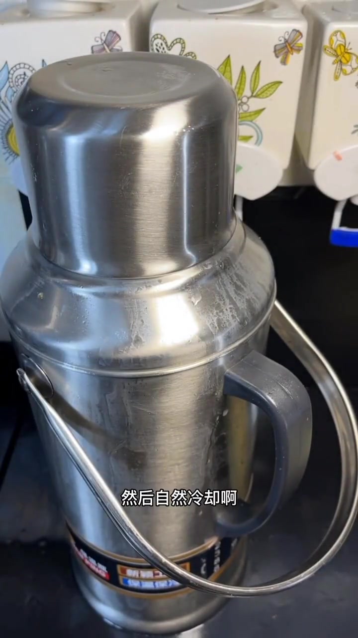 年夜饭必备肉皮冻!肉皮冻 猪皮冻家常做法 肉皮冻的家常做法 过年一定要学会这道菜 猪肉新吃