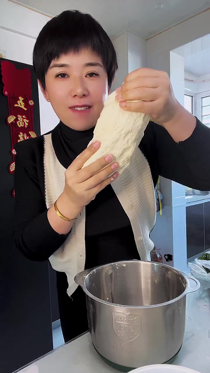 新款绞肉机活动来了,即日起左下角小黄车能拍到的,都是双盆双盖,到手五套刀,还有小刮刀和防滑