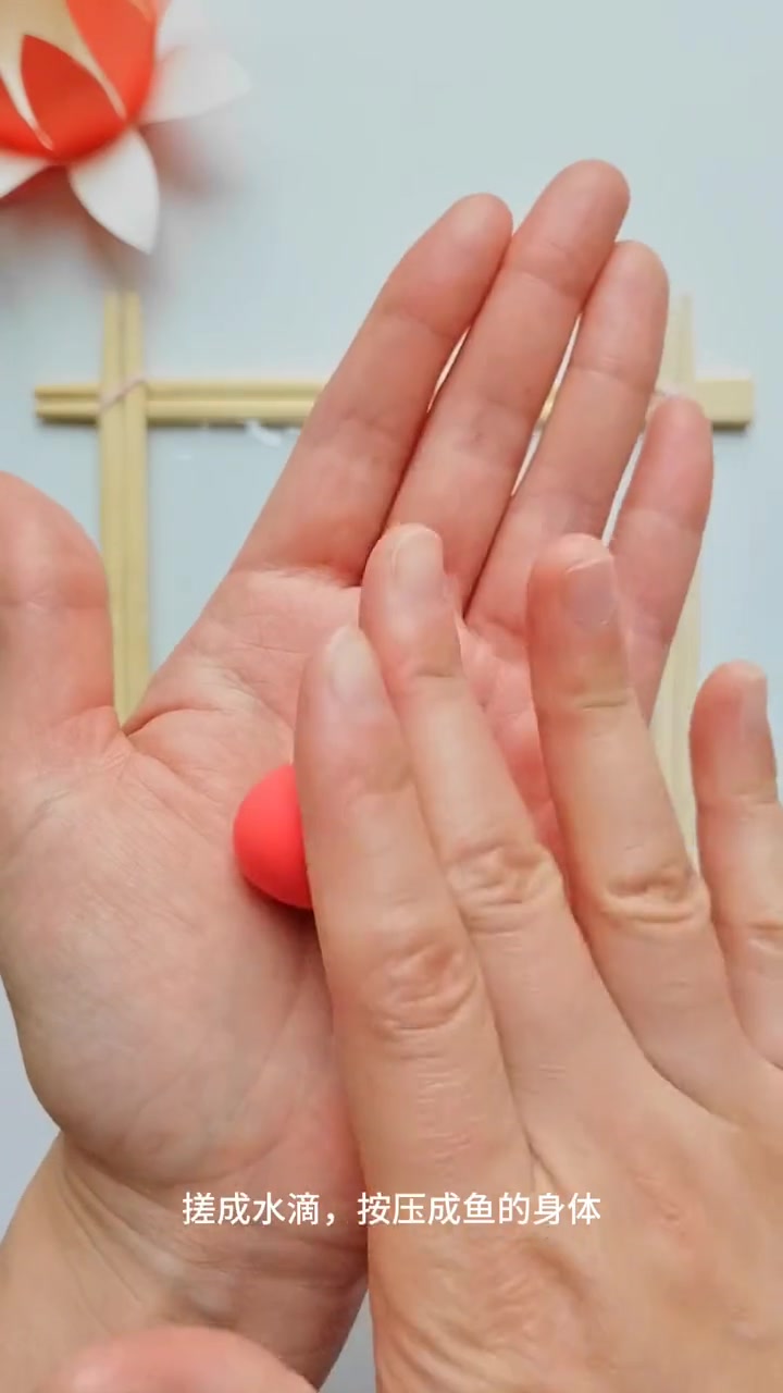一次性筷子不要丢,用它来做一个年年有鱼新年摆件。新年手工 年年有鱼 手工摆件 创意手工 亲
