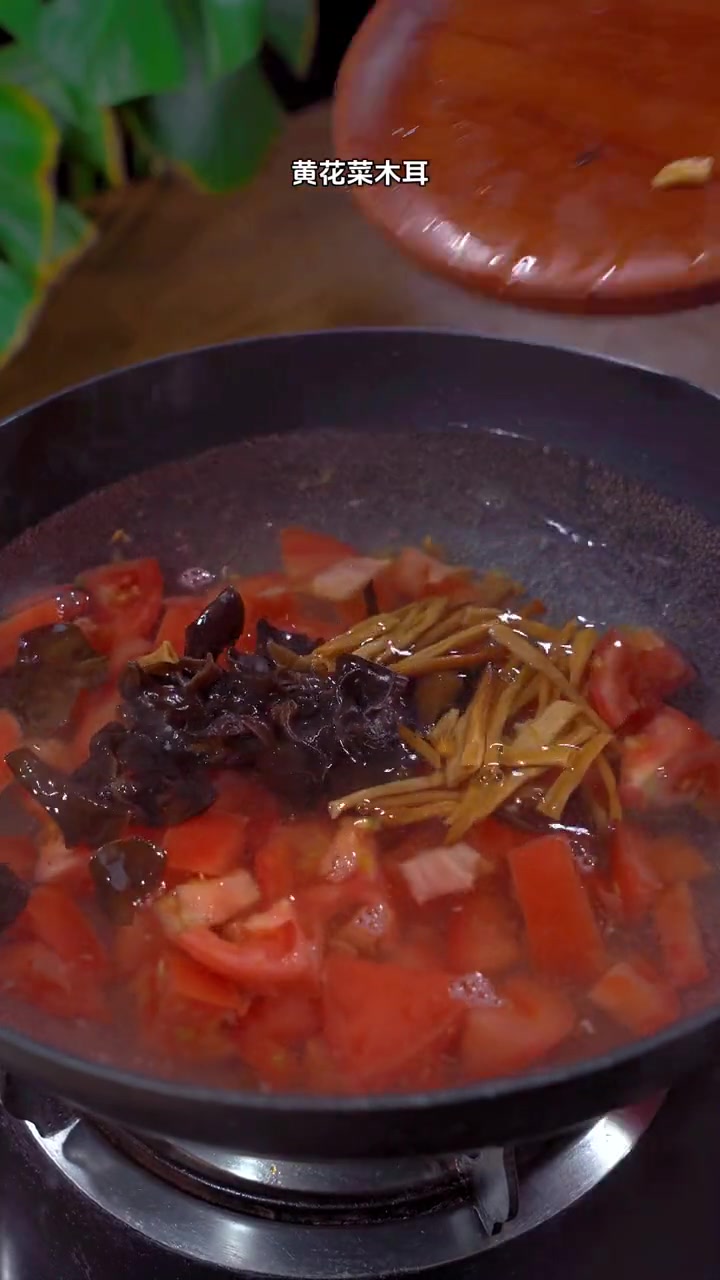 过年餐桌上少不了的酸辣鸡蛋汤,开胃又解腻。美食 酸辣鸡蛋汤 河南特色美食 大年三十餐桌上一