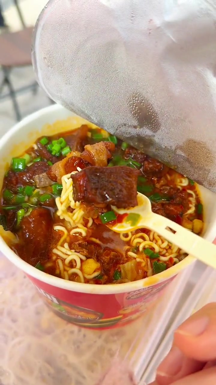 有红烧牛肉的红烧牛肉面呀,真的太香了 天儿冷吃点啥 街边小吃 红烧牛肉面 北流 特色小吃