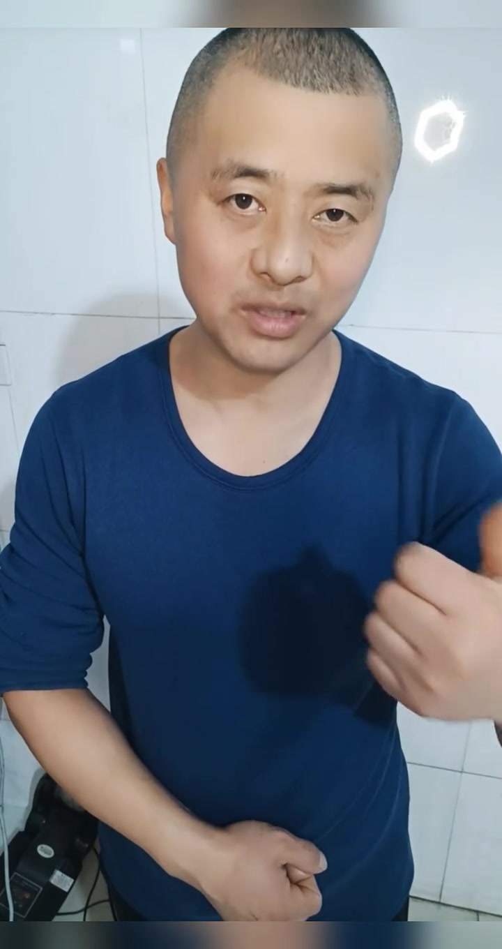 豆腐变粉,拉丝的原因总结:1.豆子泡过了,或者泡豆水温过高。2.磨片调太紧,蛋白变性!3.