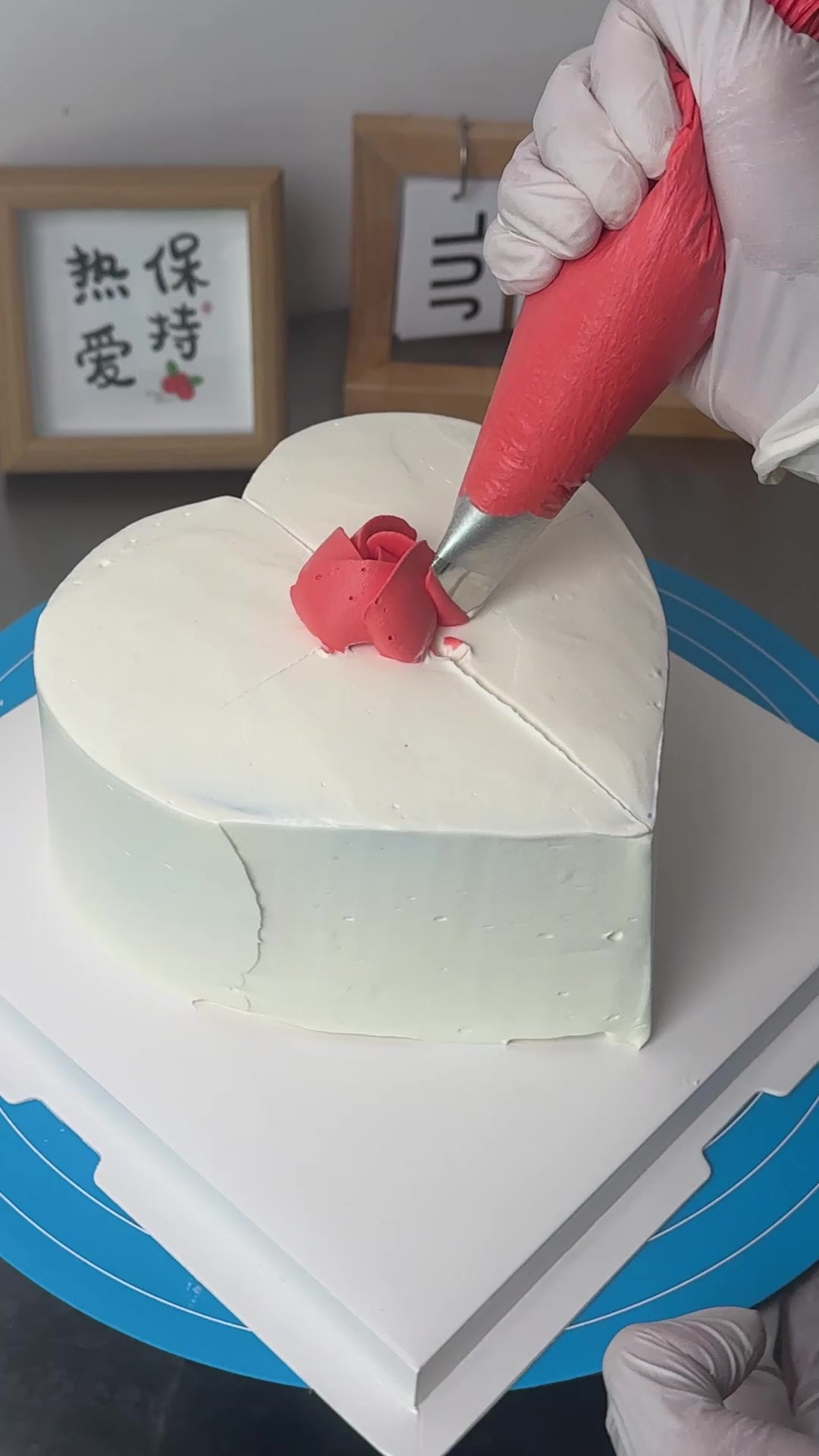 粉色渐变爱心蛋糕,颜值很高哦!