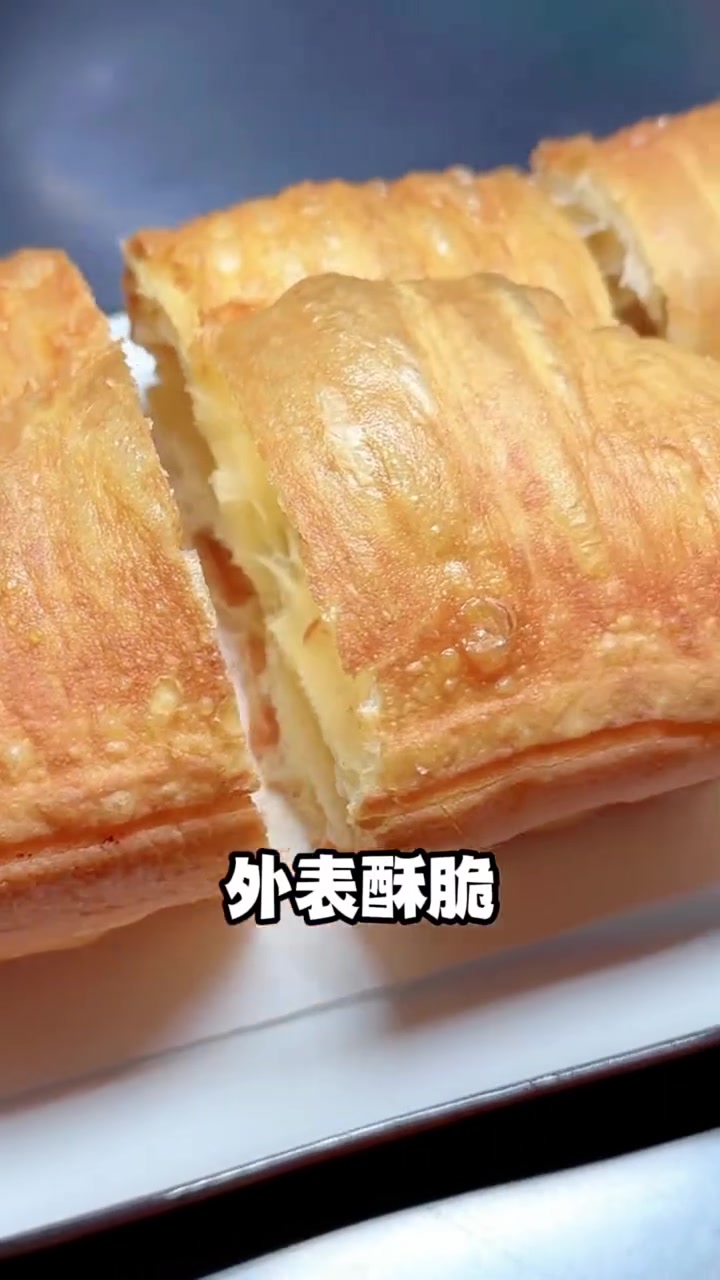 在家怎样做出蓬松酥脆的传统大油条,今天一条视频教会你!