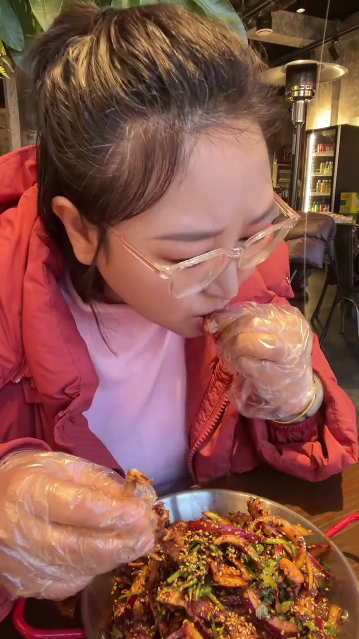 听说不嗦螺鸡架等于白来沈阳了……谁懂这一口的好吃程度 东北特色 沈阳鸡架 今天的山西超努力