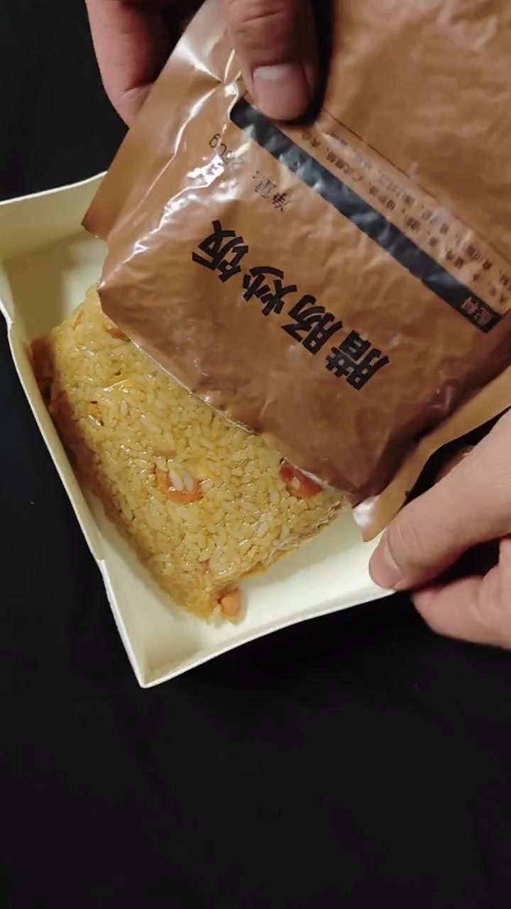 今天和兵哥哥一起吃单兵自热食品(作者:马小尉、彭星瑀、张学斌 编辑:黄镇强)自热食品 单兵