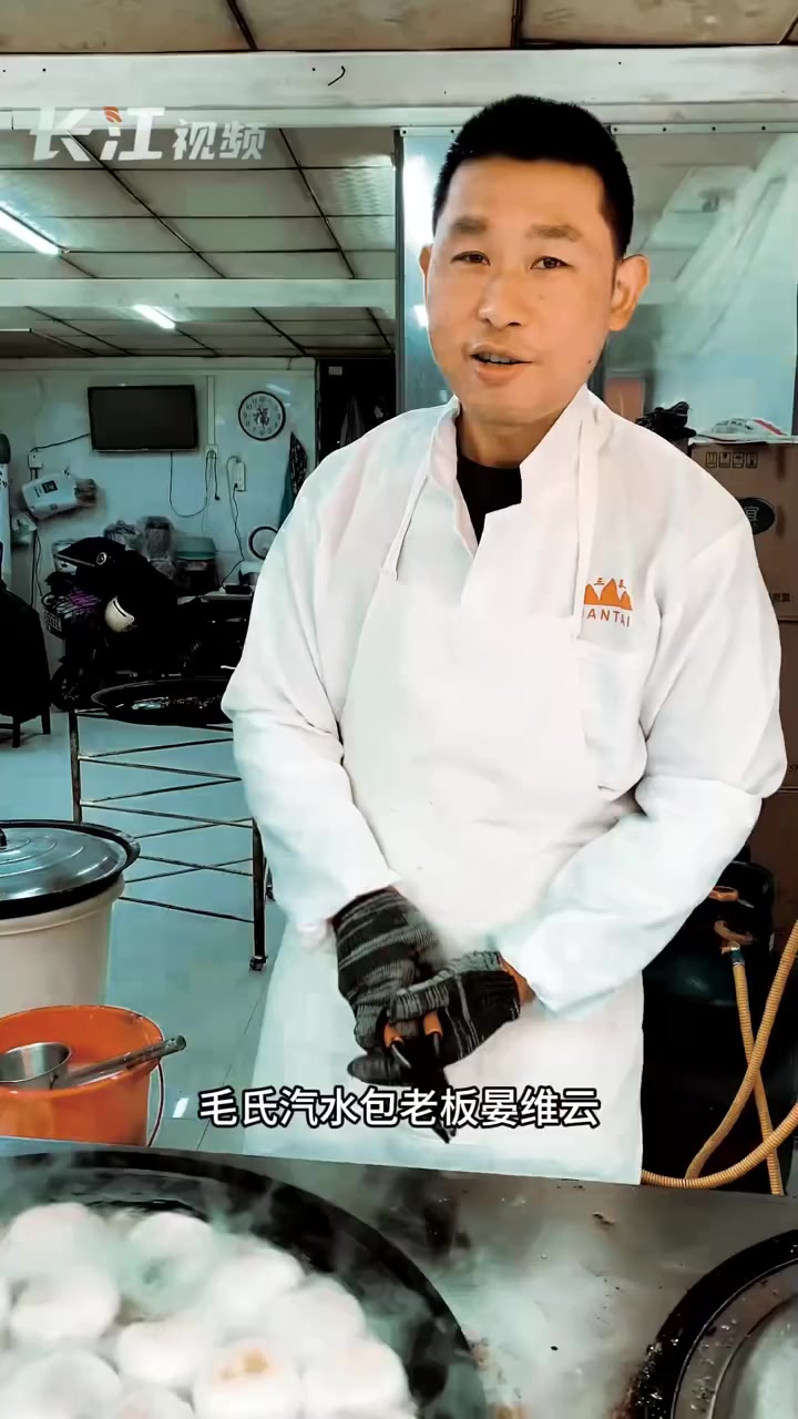 寻味武汉「武汉143条街过早一个月不重样」在武汉说过早,就是吃早餐。过早是在全国版图上走得