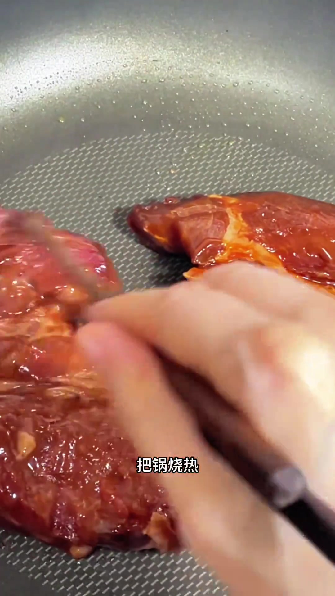 在家用李锦记蜜汁叉烧酱做出媲美餐厅的广式叉烧 好好过场星龙年 有食力更有滋味 李锦记蜜汁叉