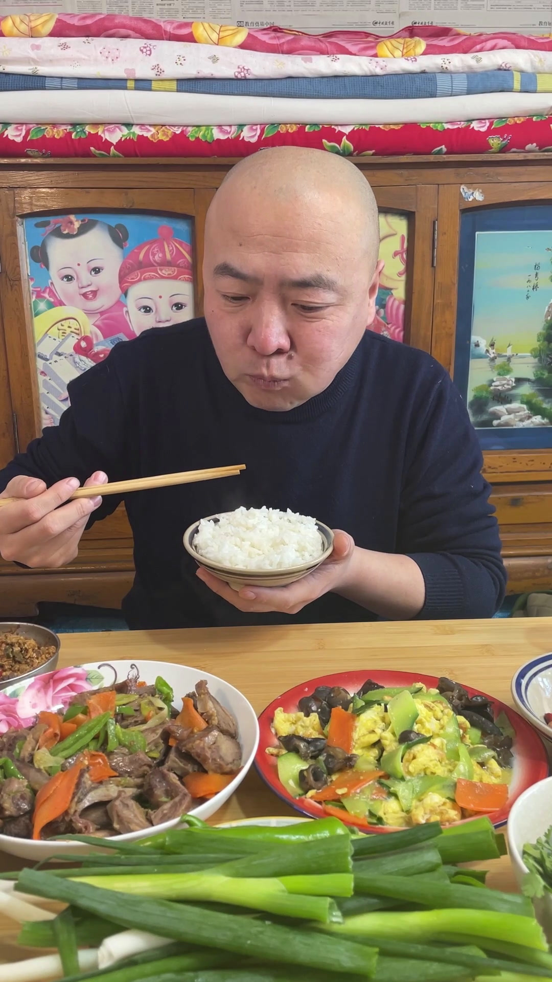 东北尖椒护心肉 瓜片木耳炒鸡蛋