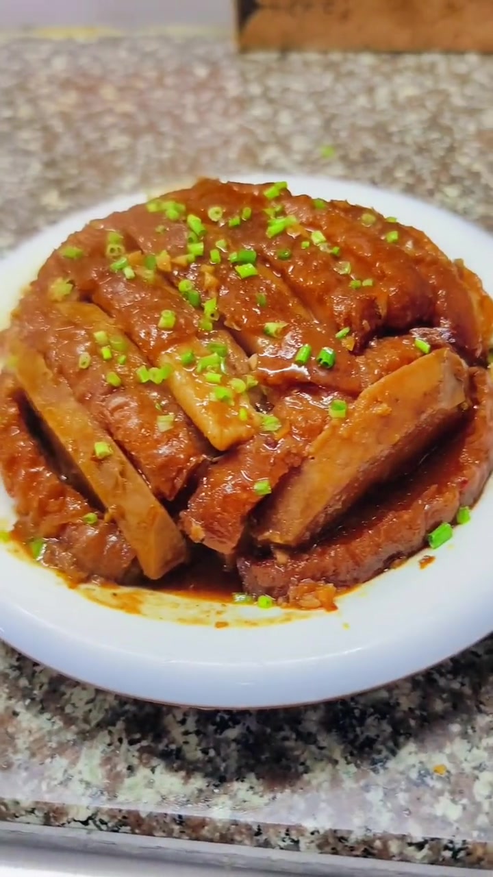 在我们村不管是逢年过节,还是家里来客都会拿出这道香芋扣肉 美食制作分享 地方特色美食 扣肉