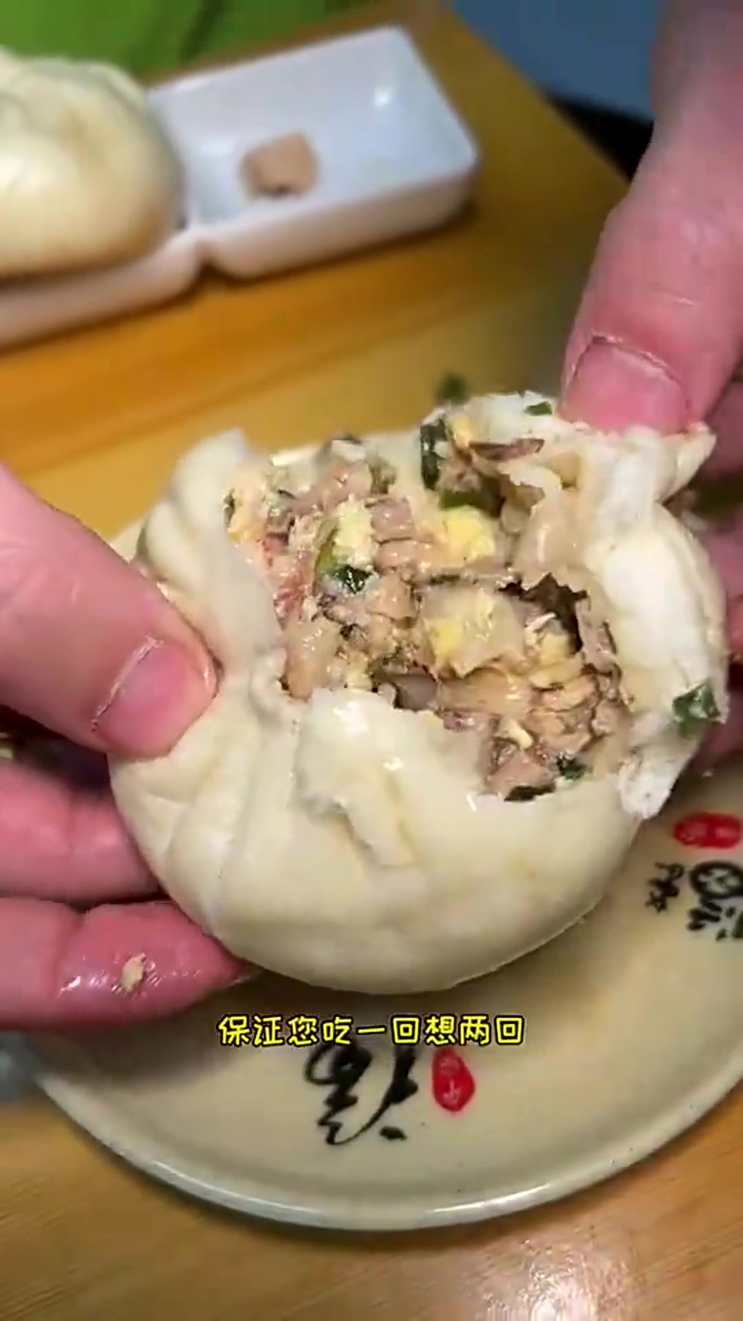 藏在居民楼里老味包子铺,鸭油包太香了