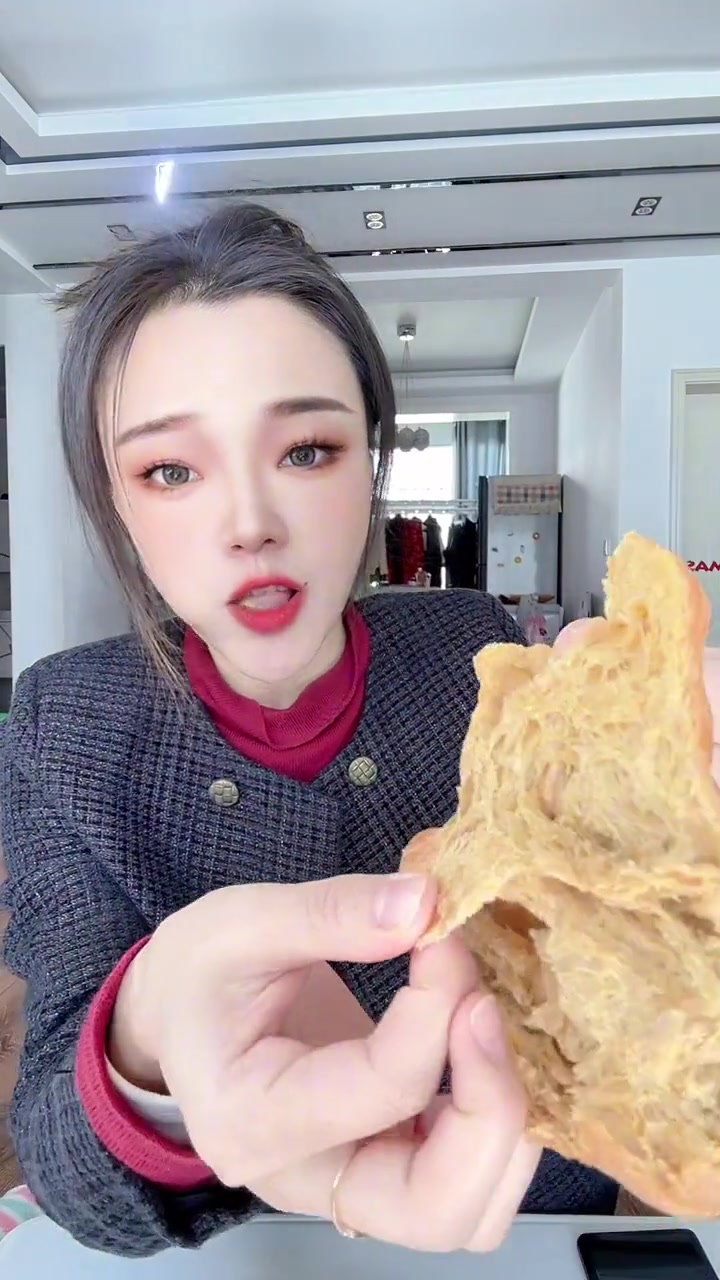 一个的热量就146咔,这样做可颂三明治就可以大胆加料了!哥本优选 好物推荐 牛角包 轻态高