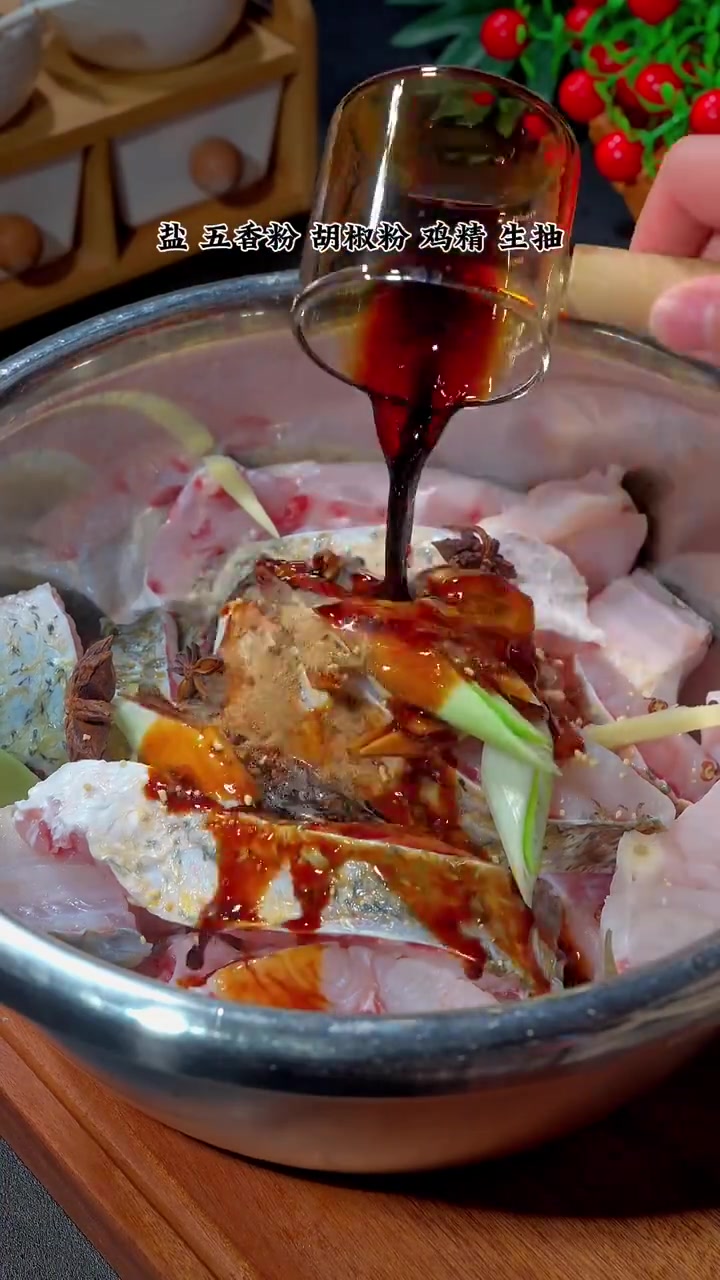 美味辽宁嘎嘎香 过年干炸鱼块,外酥里嫩,鲜嫩多汁,做法简单,干吃烩菜都好吃