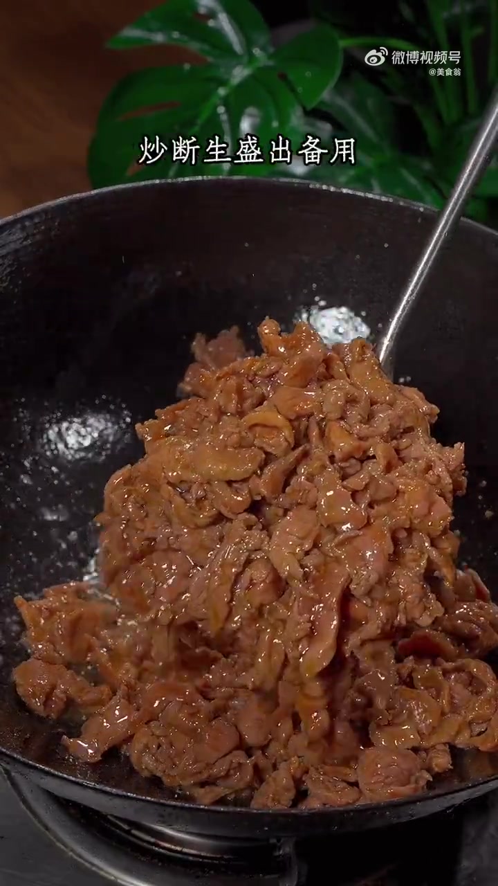 美味辽宁嘎嘎香 葱爆羊肉到底是先炒肉还是先炒葱?其实很多人都做错了,今天教你一个特别简单的