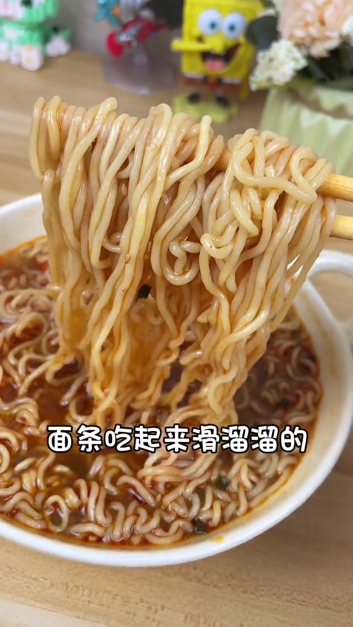 仗着自己好吃 包装就随意摆烂的国货泡面 速食美食 我可真会买 这泡面可一点也不简单 多多平