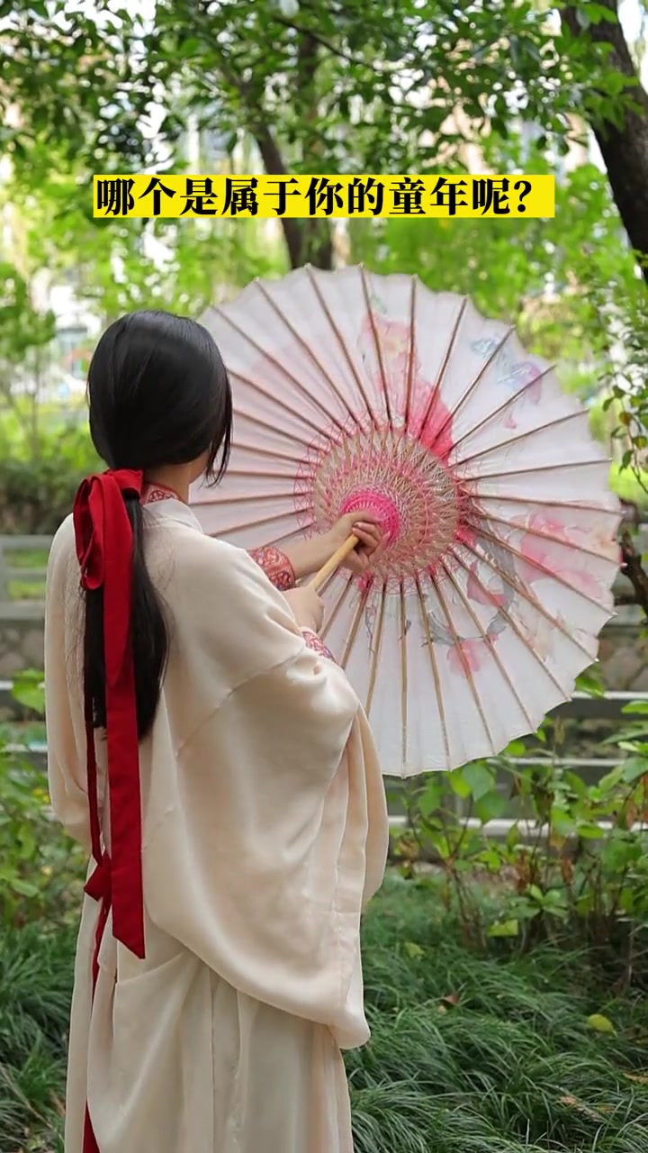 一眨眼又一个“开心闯龙年”到了,少年啊,你已经长大了,是否还保持着年少的初心呢?油纸伞 童