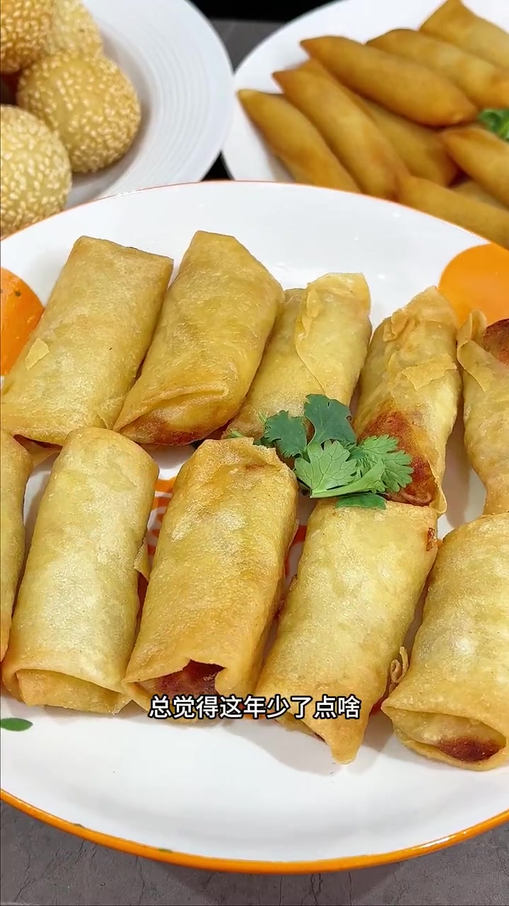 过年 不吃上一顿炸 春卷 啊,总觉得着黏少了点啥,炸一下金黄酥脆的太好吃了。妈呀太香了 年
