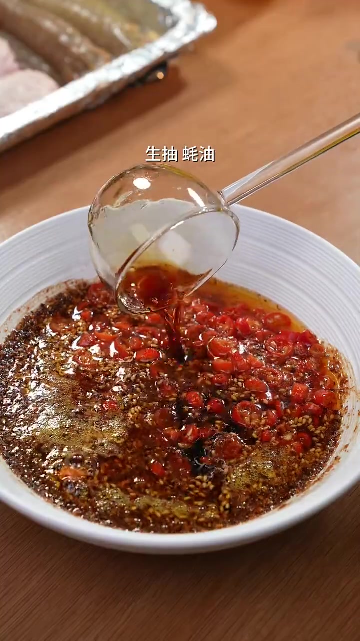 舌尖上的武汉 大冬天在家来上一顿家庭烧烤大餐,也太爽了吧,做法巨简单。(不二日食)