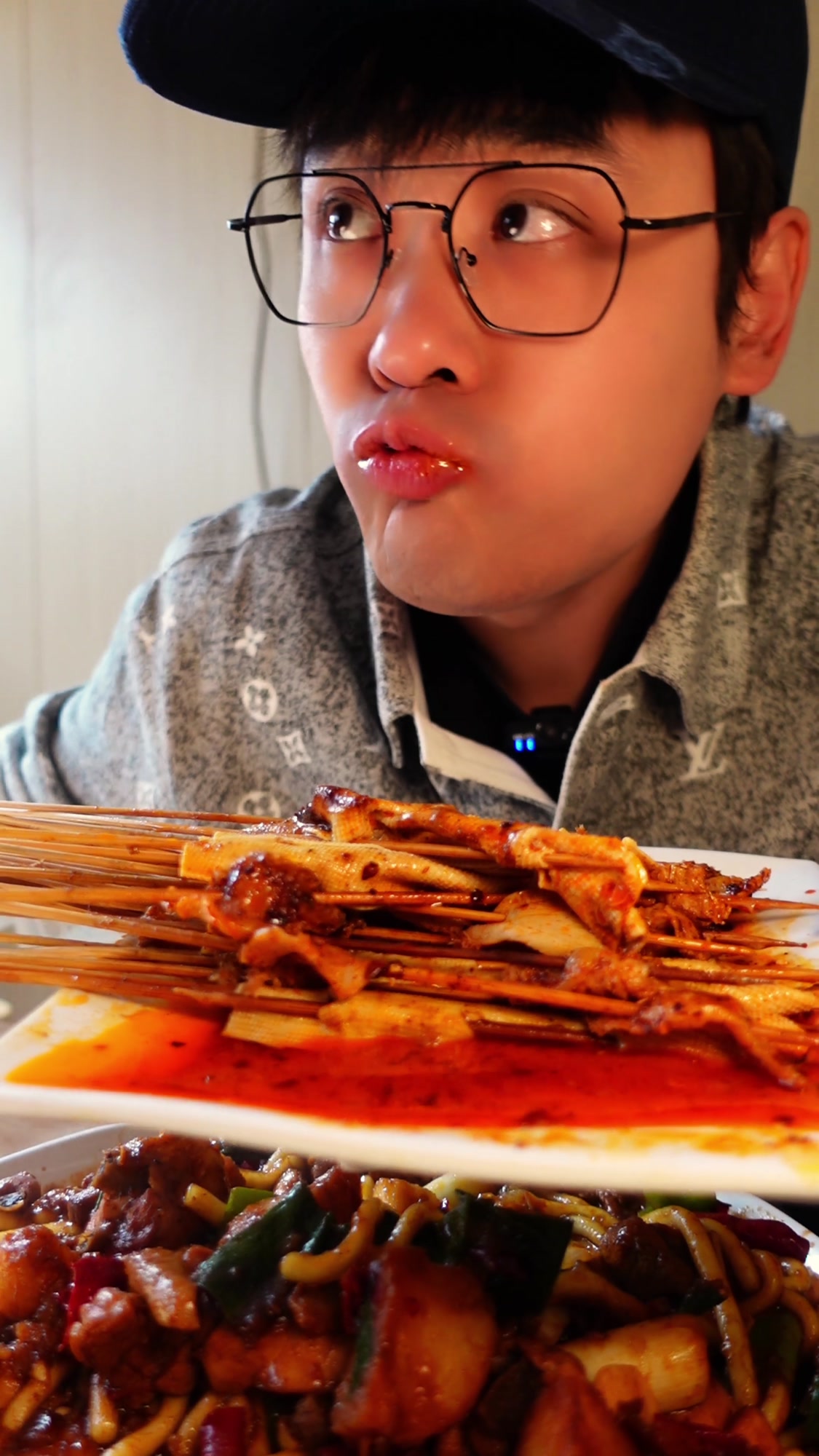 如果深夜你饿了!转发给一个你吃夜宵她(他)长肉的粉丝吧!