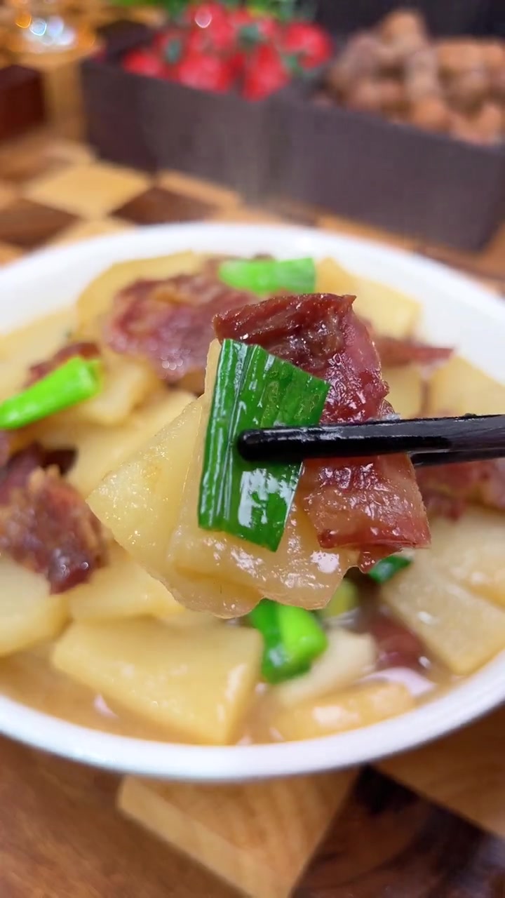 下雪后的盘菜特别鲜甜,搭配 酱油肉 一起烧真的太香了 温州美食