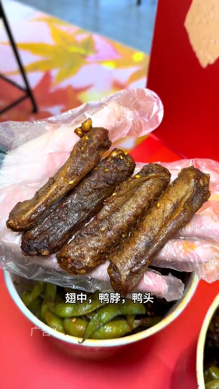 绝味鸭脖新品来啦,39.9就能吃到一大桶了。天津绝味开门红 发财桶爆一脖 一份39 .9的