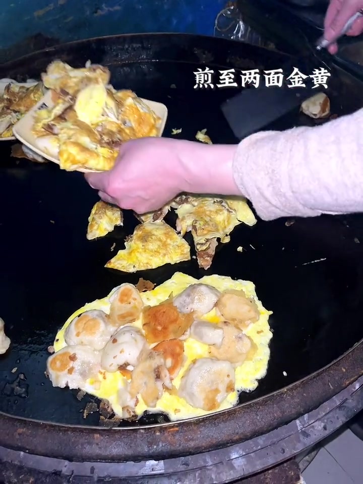 商丘 水煎包出锅了 可惜你不知道能早起吃一顿水煎包焊鸡蛋配一碗豆粥有多幸福!全国小吃大摸底