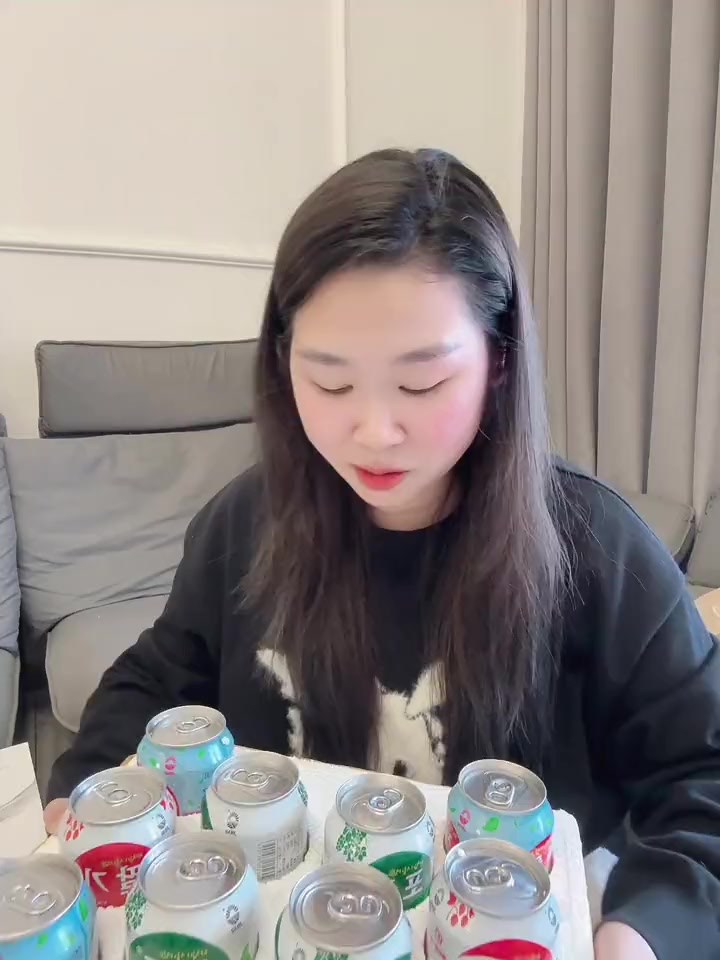 过年聚餐大鱼大肉吃腻啦 来上一瓶这个果肉饮料 超解腻 清爽 还能吃得到果肉 九日牌果肉果汁