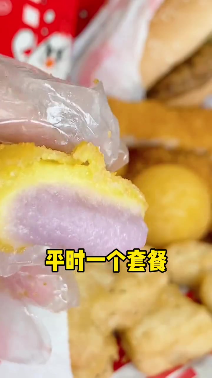 华莱士 龙年新春大礼包 华莱士 国货之光有一个新春五福礼包袋再送你五个龙年红包 一副对联还