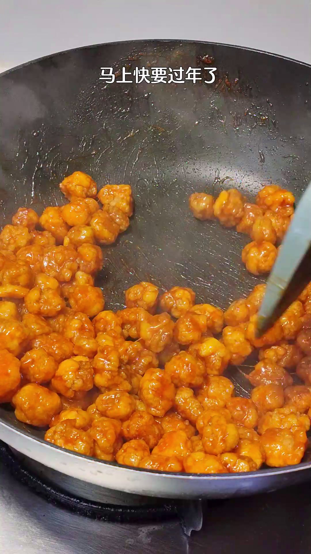 过年了,年夜饭的餐桌上做一道樱桃肉,寓意团团圆圆,好看又好吃