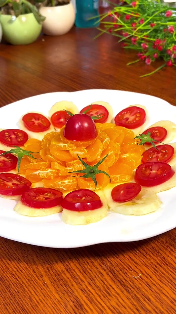 家里在来客人了,水果你就像我这样摆盘,好看又大气真不错 美食教程 学会快去试试吧 大年三十