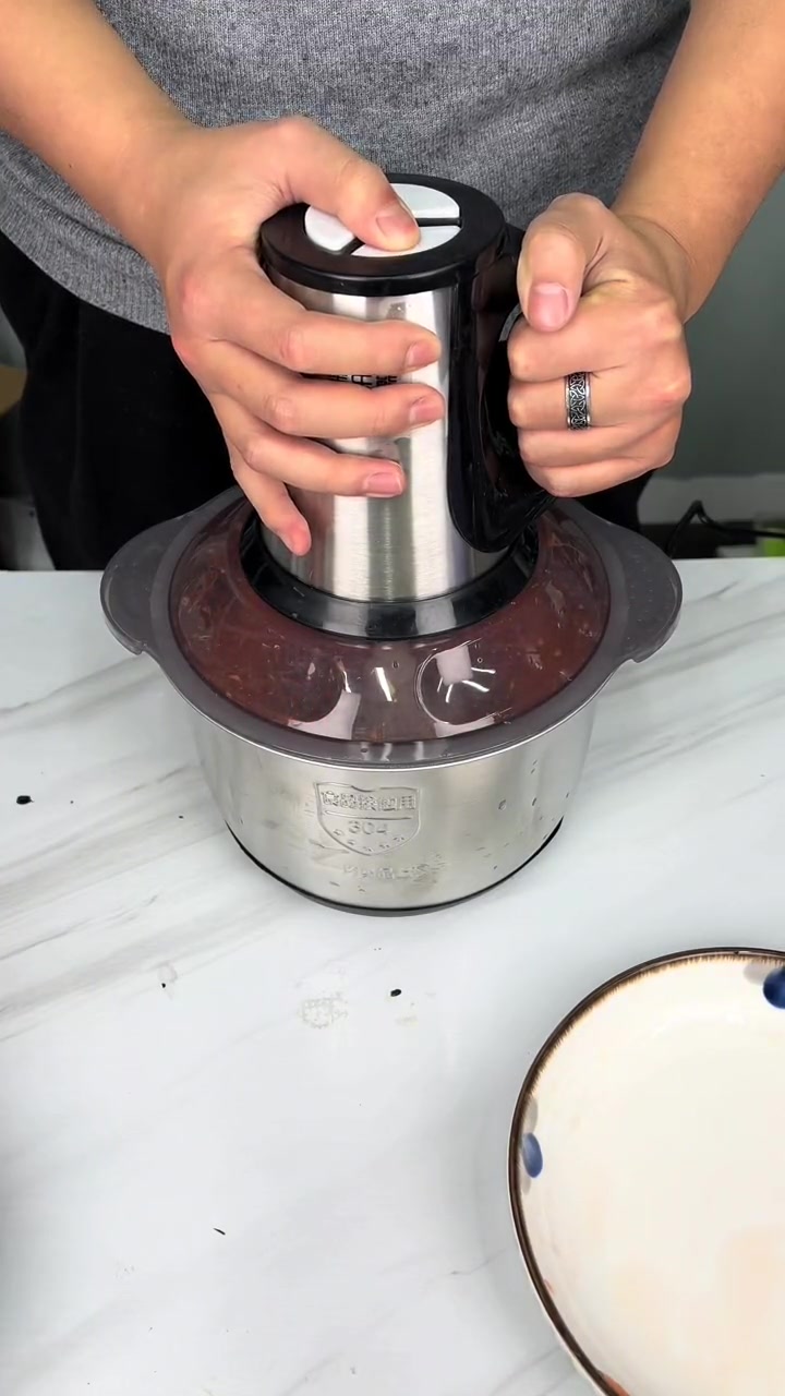 据说这个大功率大容量的绞肉机好用的同时还是和面?真的假的,咱们来看看到底怎么回事!测评 多