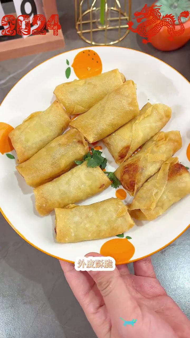 过年 想吃 春卷,不用解冻,直接放锅里炸就行了,焦香酥脆真的太好吃。妈呀太香了 年货 豆沙