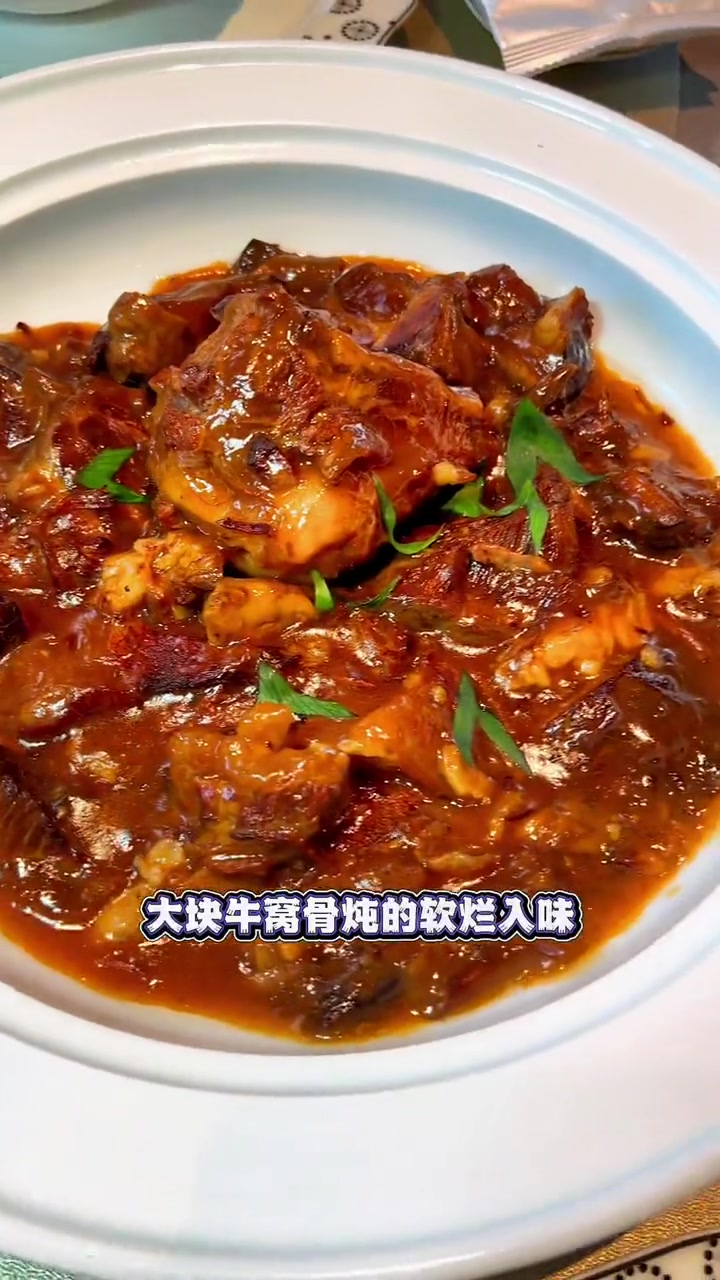 津采烤鸭梅江店,5年老店,重装升级正式营业了!这重装完的环境更具东方雅致,菜品更是一直口碑