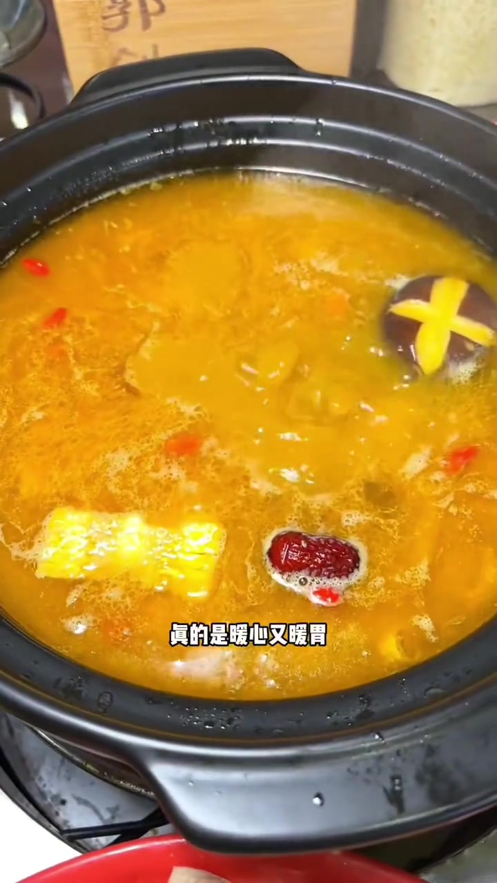 天冷就该来吃一点这种暖心暖胃的黄金猪肚鸡 猪肚鸡 猪肚鸡汤 冬天要煲一锅猪肚鸡汤 板栗猪肚