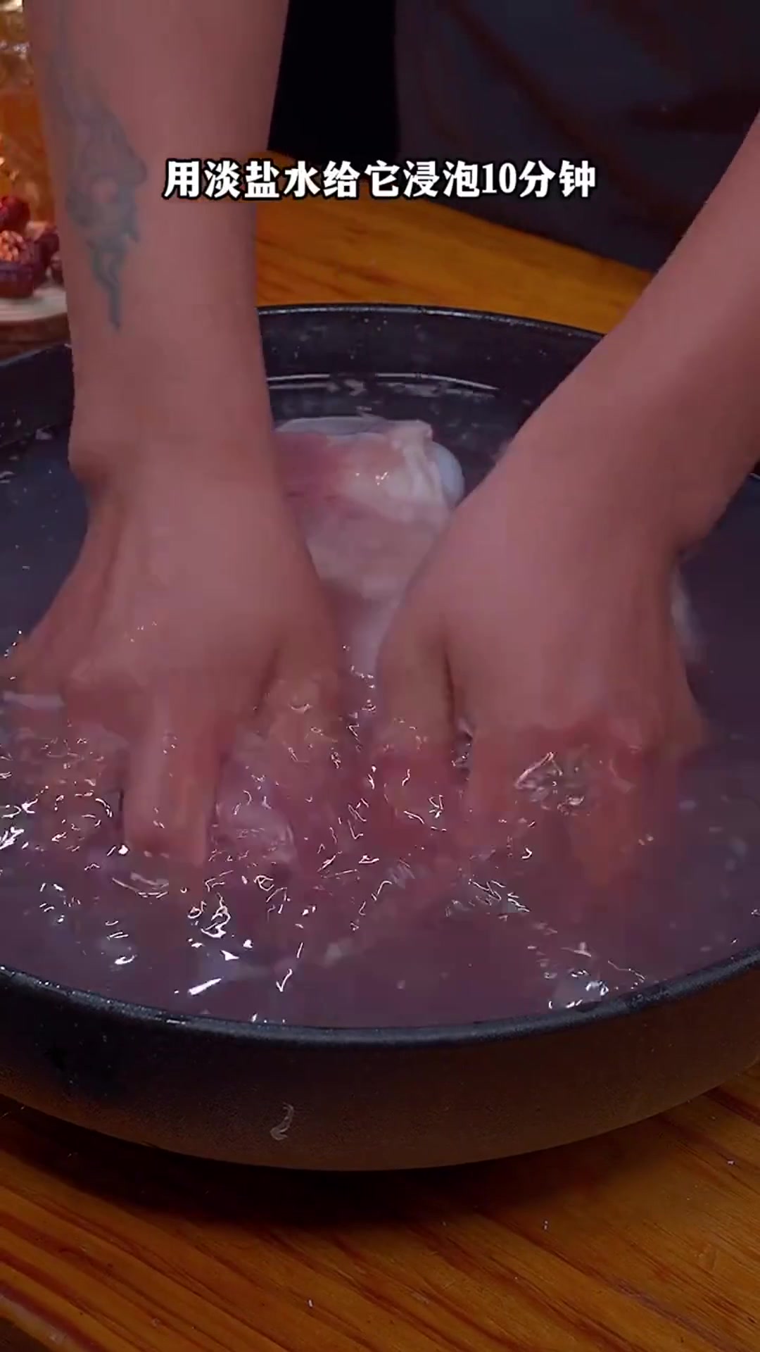 这样炖的骨头汤,汤鲜味美,鲜味不流失,大人小孩都爱喝